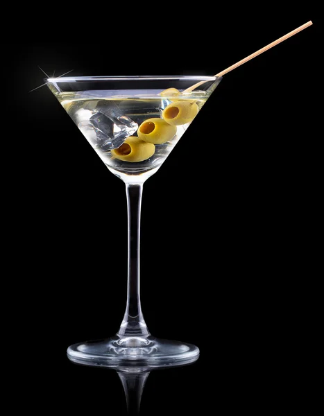 Cocktail martini sur un noir — Photo