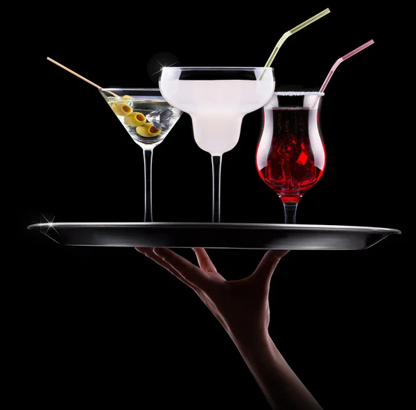 Conjunto de cócteles de alcohol en una bandeja de camarero —  Fotos de Stock