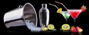 alkol kokteyli ile yaz meyve ayarla