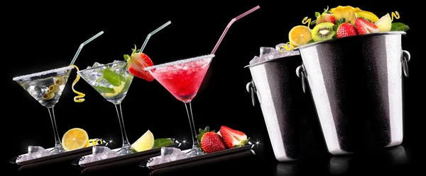 Coquetel de álcool com frutas de verão — Fotografia de Stock