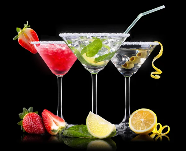 Alkol kokteyli ile yaz meyve ayarla — Stok fotoğraf