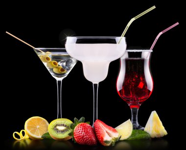 alkol kokteyli ile yaz meyve ayarla