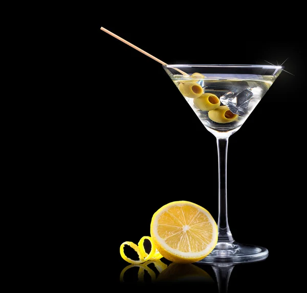 Koktajl martini na czarnym — Zdjęcie stockowe