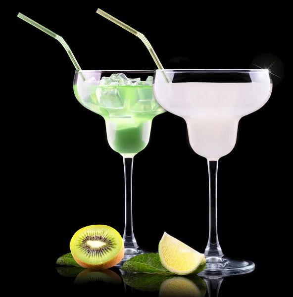 Set de cócteles de alcohol con frutas de verano —  Fotos de Stock