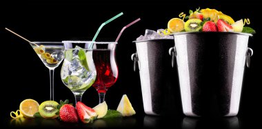 alkol kokteyli ile yaz meyve ayarla