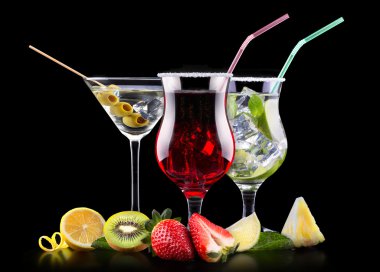 alkol kokteyli ile yaz meyve ayarla