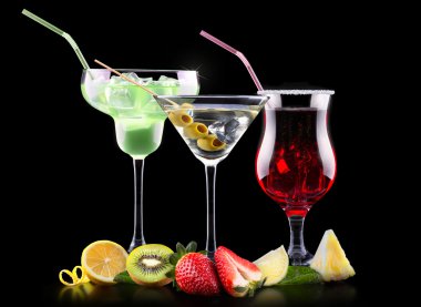 alkol kokteyli ile yaz meyve ayarla
