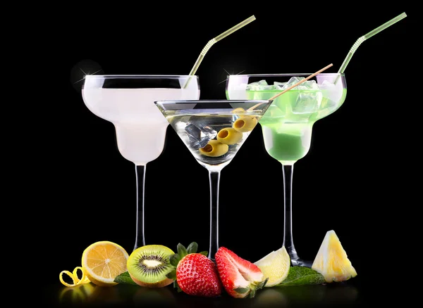 Set de cócteles de alcohol con frutas de verano —  Fotos de Stock