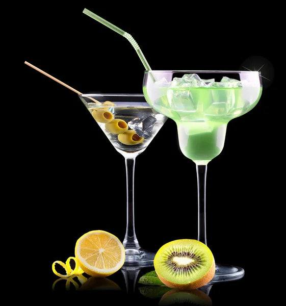 Alkohol-Cocktail mit Sommerfrüchten — Stockfoto