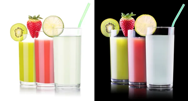 Smakelijke zomer vruchten met SAP dat in glas — Stockfoto