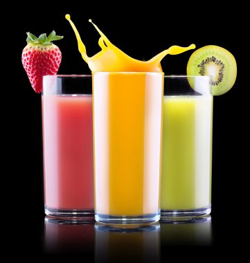 cam sıçrama ile lezzetli bir yaz meyve içecekler