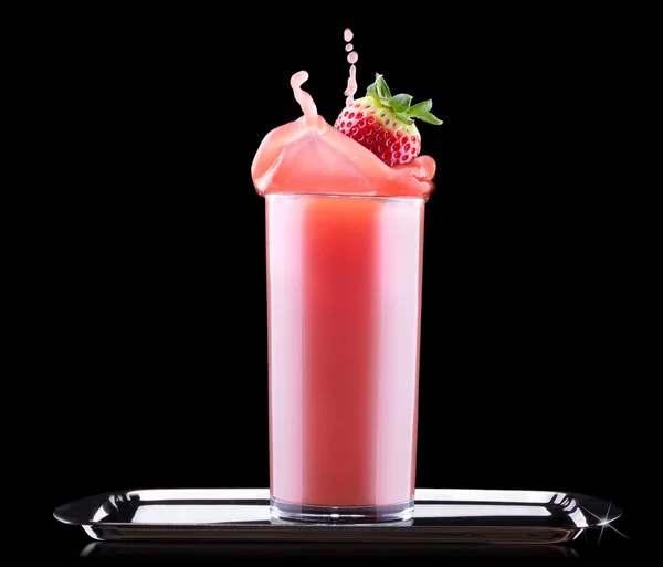 Smoothies of strawberry in glass with splash — Stok Foto