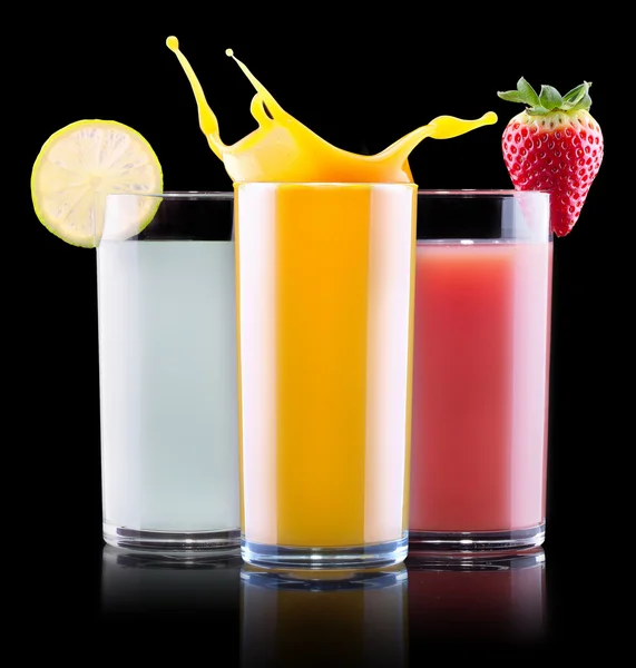 맛 있는 여름 과일 음료 스플래시와 유리 — 스톡 사진