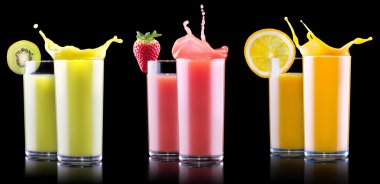 cam sıçrama ile lezzetli bir yaz meyve içecekler