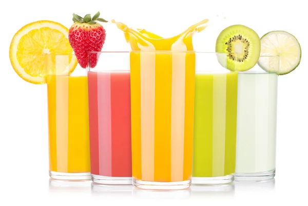 Savoureuses boissons de fruits d'été en verre avec éclaboussure — Photo
