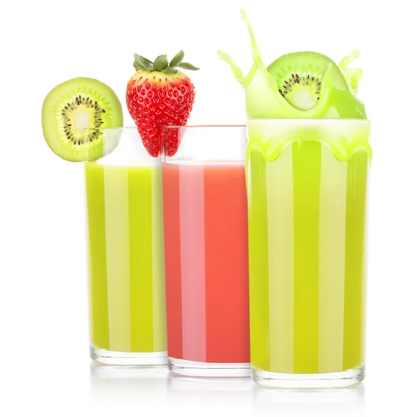 Sabrosas bebidas de frutas de verano en vaso con salpicadura — Foto de Stock