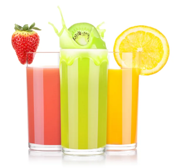 Sabrosas bebidas de frutas de verano en vaso con salpicadura —  Fotos de Stock