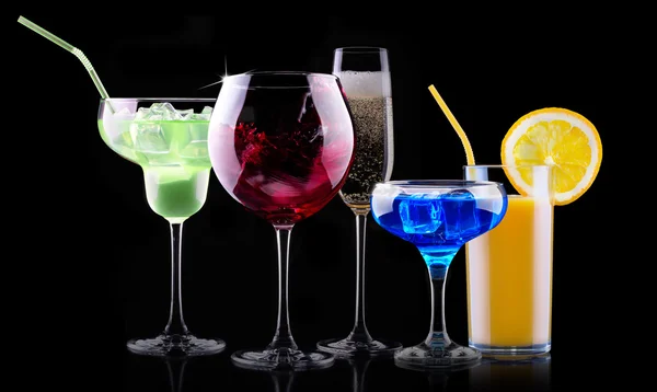 Diferente conjunto de bebidas alcohólicas — Foto de Stock