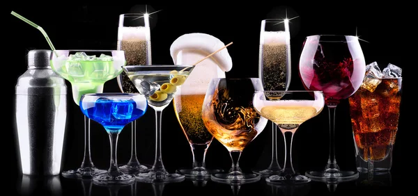 Diferente conjunto de bebidas alcohólicas —  Fotos de Stock