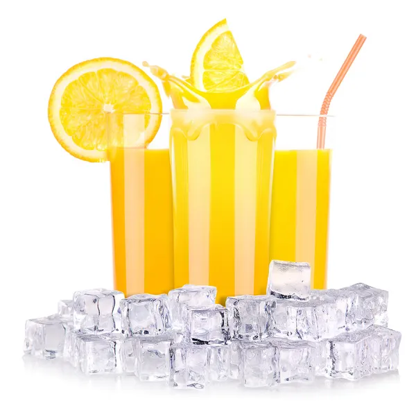 Frischer Orangensaft im Glas mit Spritzer — Stockfoto