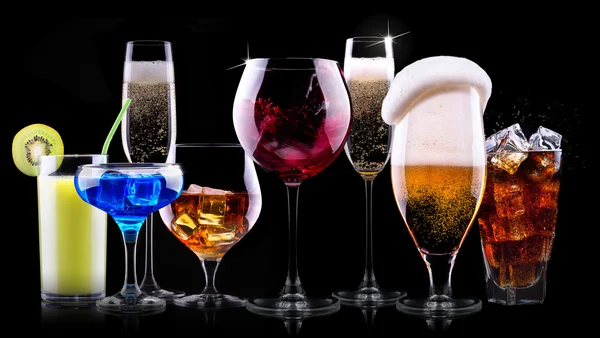 Diferente conjunto de bebidas alcohólicas —  Fotos de Stock