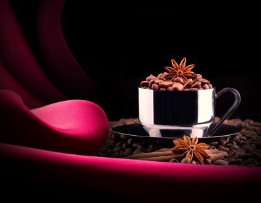 kahve çekirdekleri kırmızı ipek ile