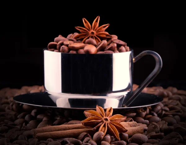 Kopje koffie met bonen — Stockfoto