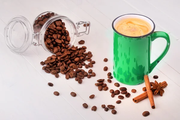 Xícara de café na mesa vintage de madeira — Fotografia de Stock