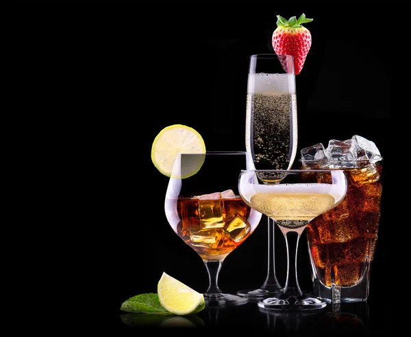 Conjunto de bebidas alcoólicas diferentes — Fotografia de Stock