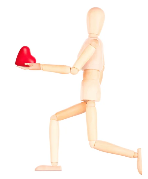 Tahta kukla holding kırmızı kalp — Stok fotoğraf