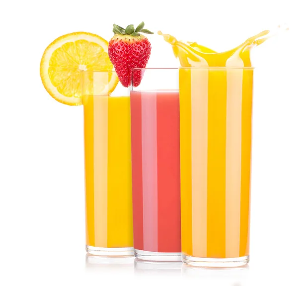 Sabrosas bebidas de frutas de verano en vaso con salpicadura — Foto de Stock