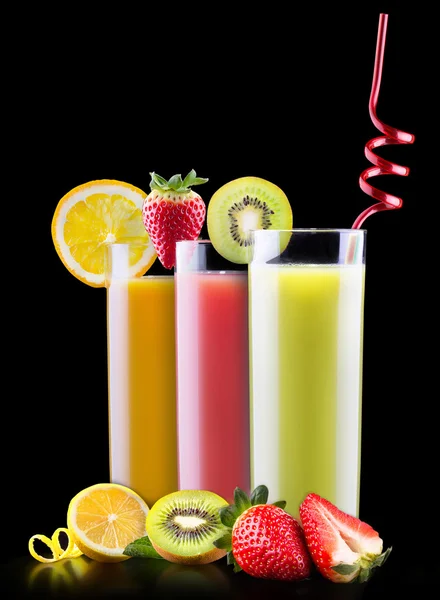 ジュース ガラスとおいしい夏のフルーツ — ストック写真
