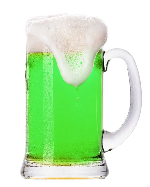 緑色のビールを白で隔離されます。 — ストック写真