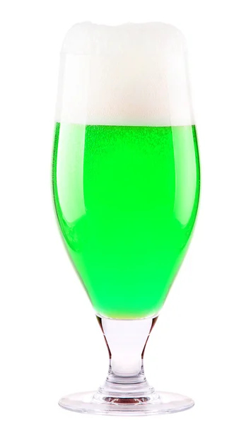 Yeşil bira beyaz izole — Stok fotoğraf