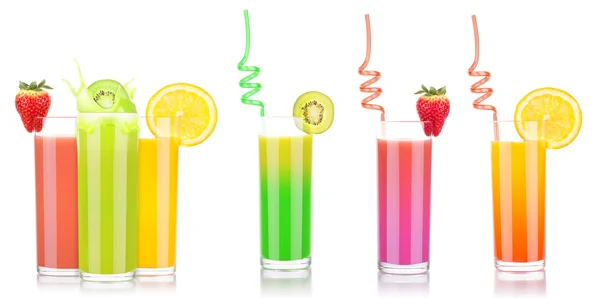 Leckere Sommerfruchtgetränke im Glas mit Spritzer — Stockfoto