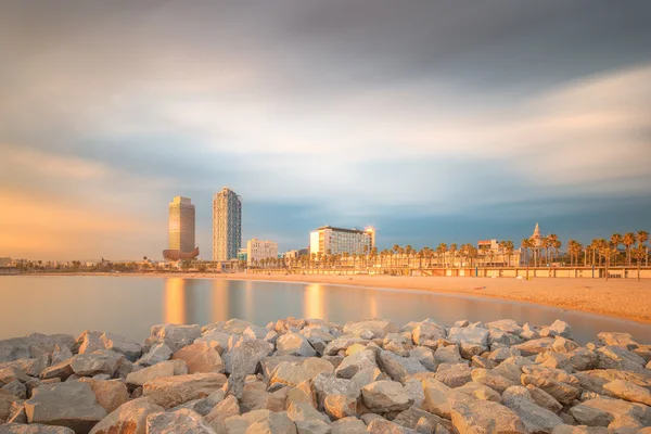 해돋이에 바르셀로나에서 바르 해변 — 스톡 사진