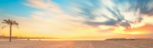 Barceloneta Beach in Barcelona at sunrise — Stock Photo, Image