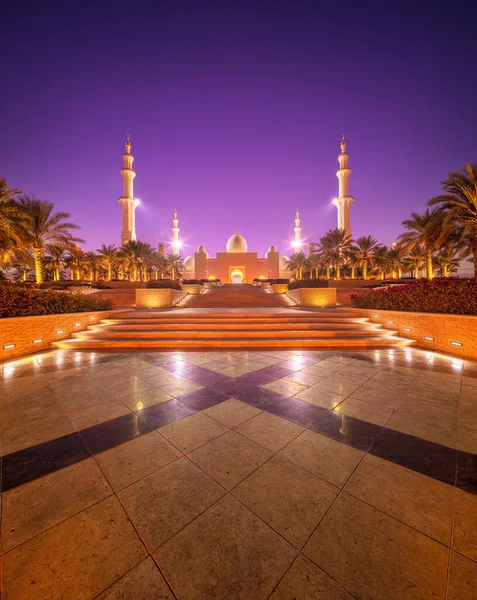 Blick Auf Die Scheich Zayed Moschee Von Der Straße Aus — Stockfoto