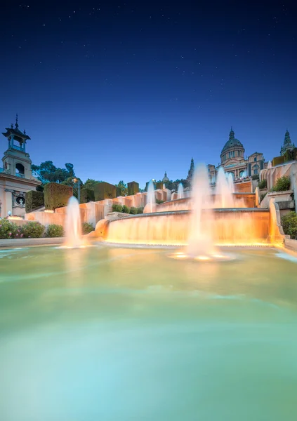 Vue nocturne de la Fontaine Magique à Barcelone — Photo