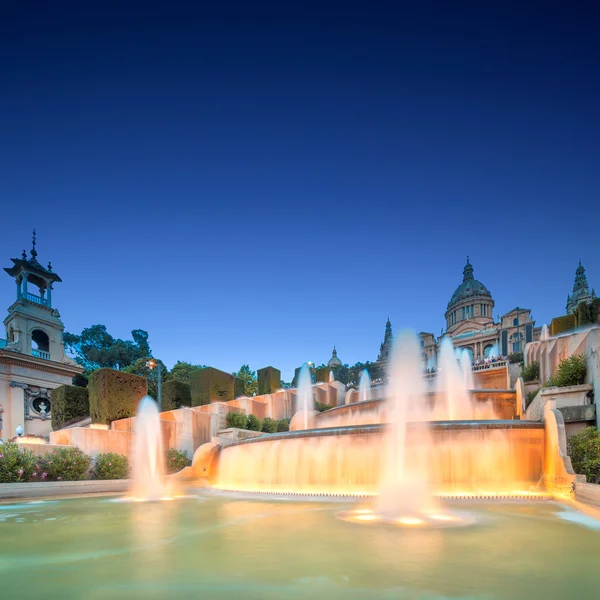 Vista nocturna de la Fuente Mágica en Barcelona —  Fotos de Stock