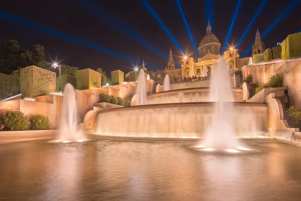 Noční pohled na magické fontány v Barceloně — Stock fotografie