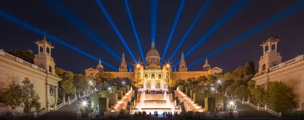 Vista notturna della Fontana Magica di Barcellona — Foto Stock