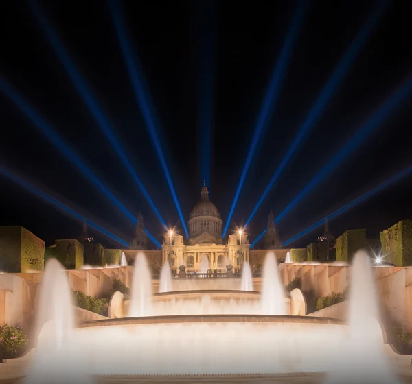 Barcelona'da magic fountain gece manzarası — Stok fotoğraf