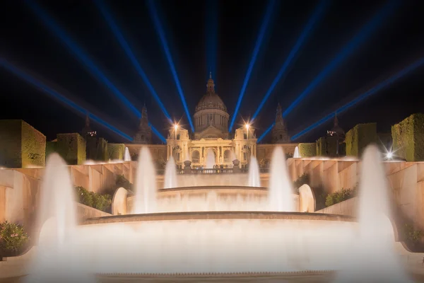 Vista notturna della Fontana Magica di Barcellona — Foto Stock