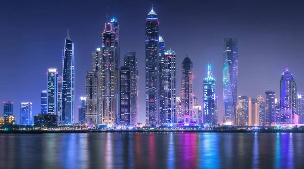 Edificios Modernos Dubai Marina Bay Por Noche Con Luces Fondo — Foto de Stock