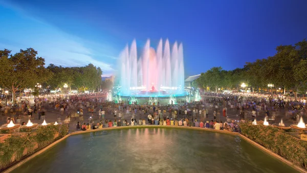 Vista nocturna de la Fuente Mágica en Barcelona — Foto de Stock