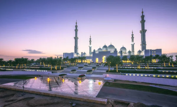 View Sheikh Zayed Grand Mosque Road Night Abu Dhabi Uae — Stock Photo, Image