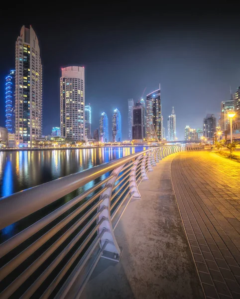 Nachtpanoramablick Auf Die Bucht Von Dubai Marina Und Das Stadtzentrum — Stockfoto