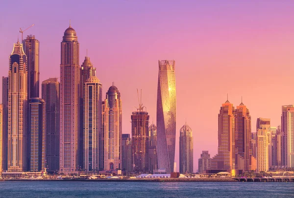 Edifici Moderni Con Riflesso Dorato Del Tramonto Sulla Baia Dubai — Foto Stock