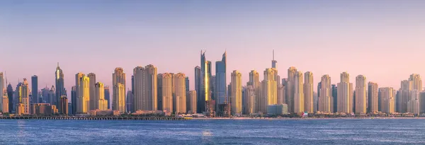 Edifici Moderni Con Riflesso Dorato Del Tramonto Sulla Baia Dubai — Foto Stock